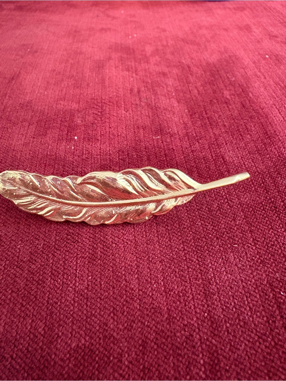 Never Used Elegant Gold Tone Feather Brooch Textured Leaf Pin Lapel Accessory